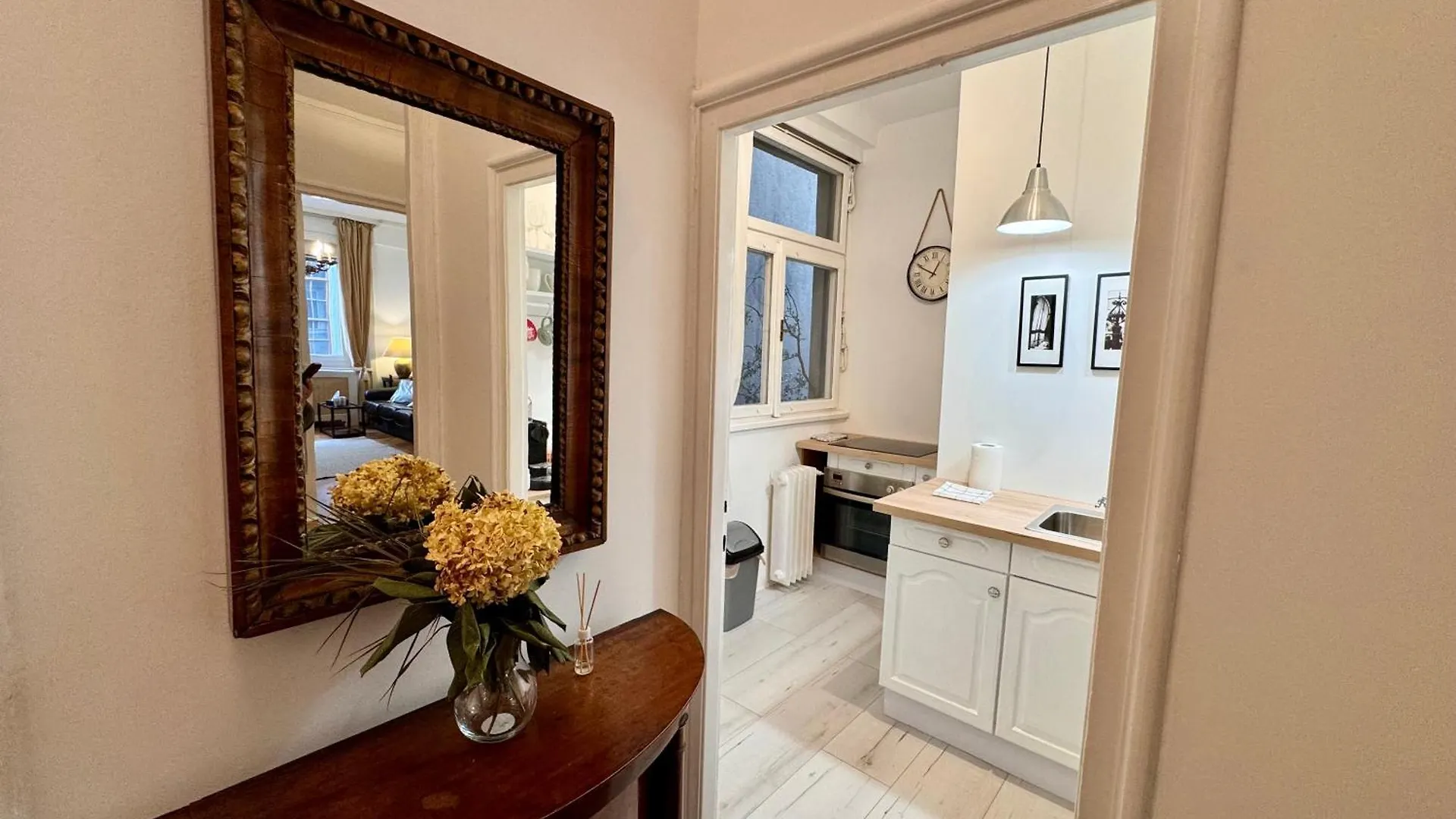 Appartement Dinerdowntown In Vaci Street With Free Garage à Budapest